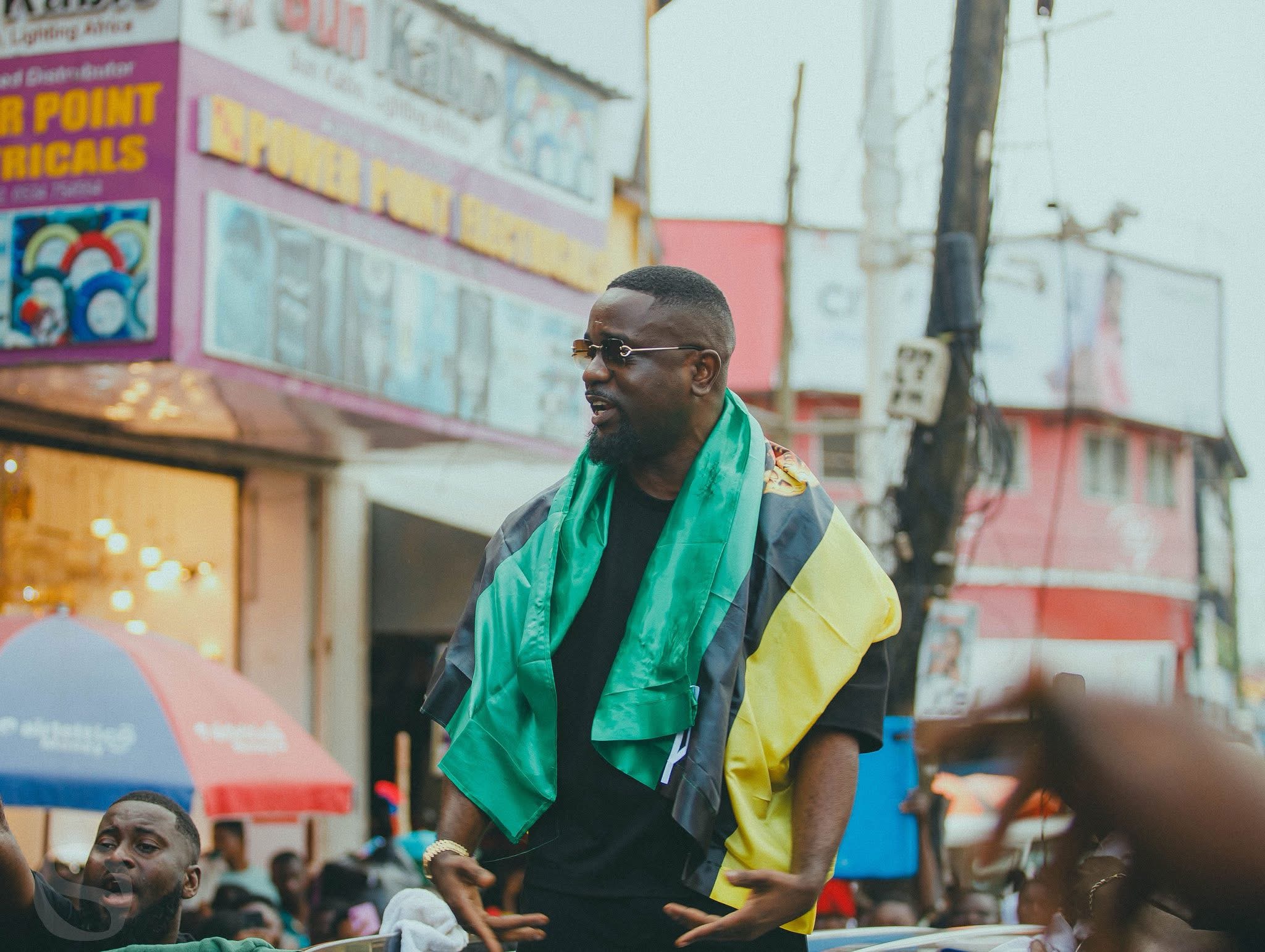 Sarkodie Honors His Roots with New Single “Asante Yɛ Oman” After Historic Kumasi Homecoming